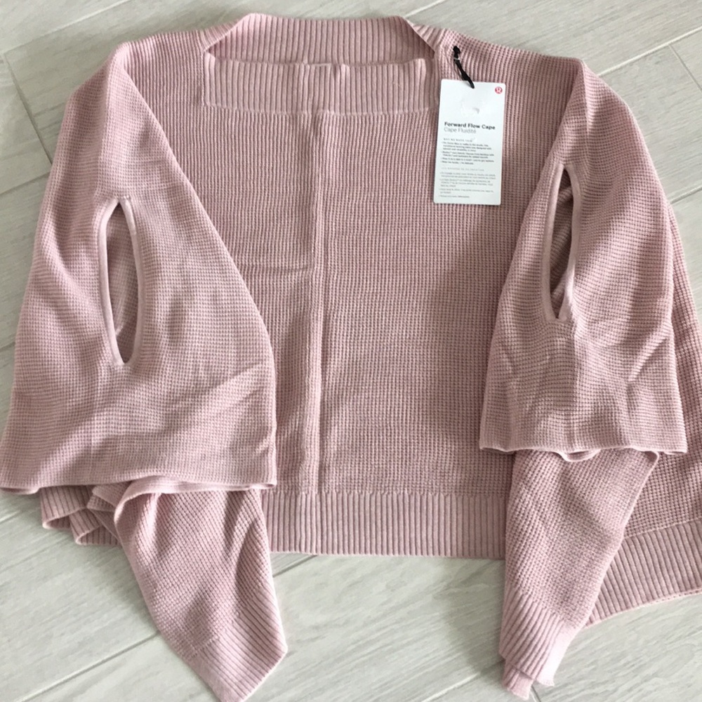 NWT Lululemon flow cape